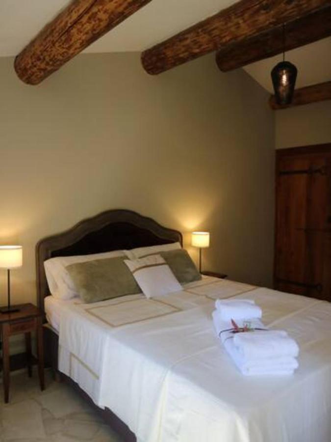 Mas Du Rollier Chambres D'Hotes เอย์กาลิแยร์ ภายนอก รูปภาพ