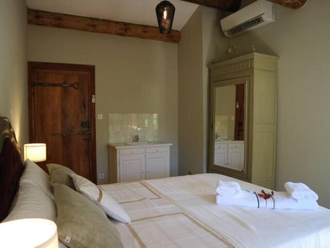 Mas Du Rollier Chambres D'Hotes เอย์กาลิแยร์ ภายนอก รูปภาพ