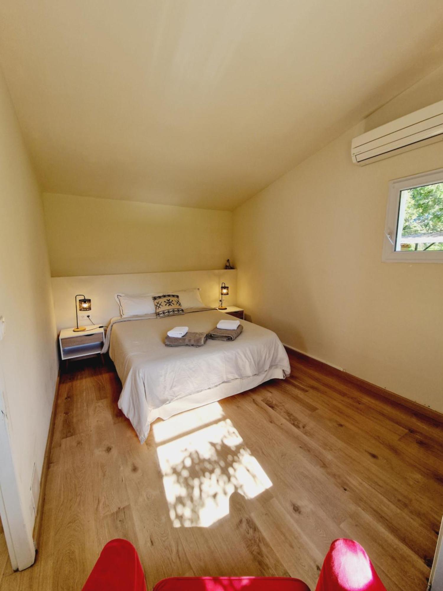 Mas Du Rollier Chambres D'Hotes เอย์กาลิแยร์ ภายนอก รูปภาพ