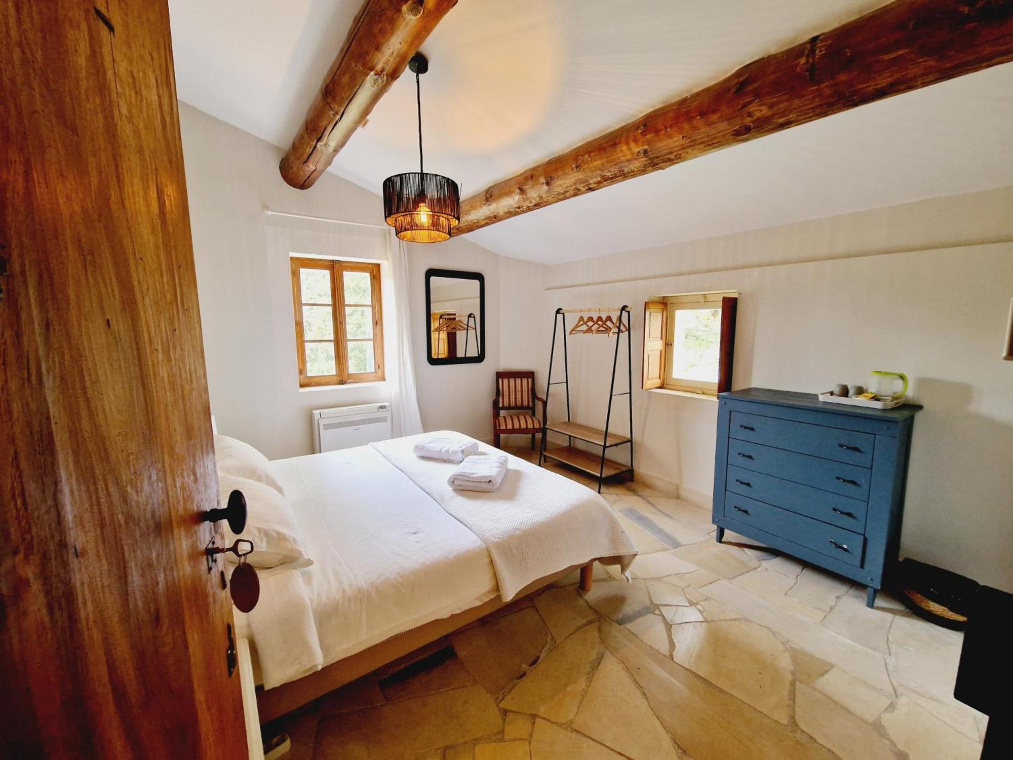 Mas Du Rollier Chambres D'Hotes เอย์กาลิแยร์ ภายนอก รูปภาพ