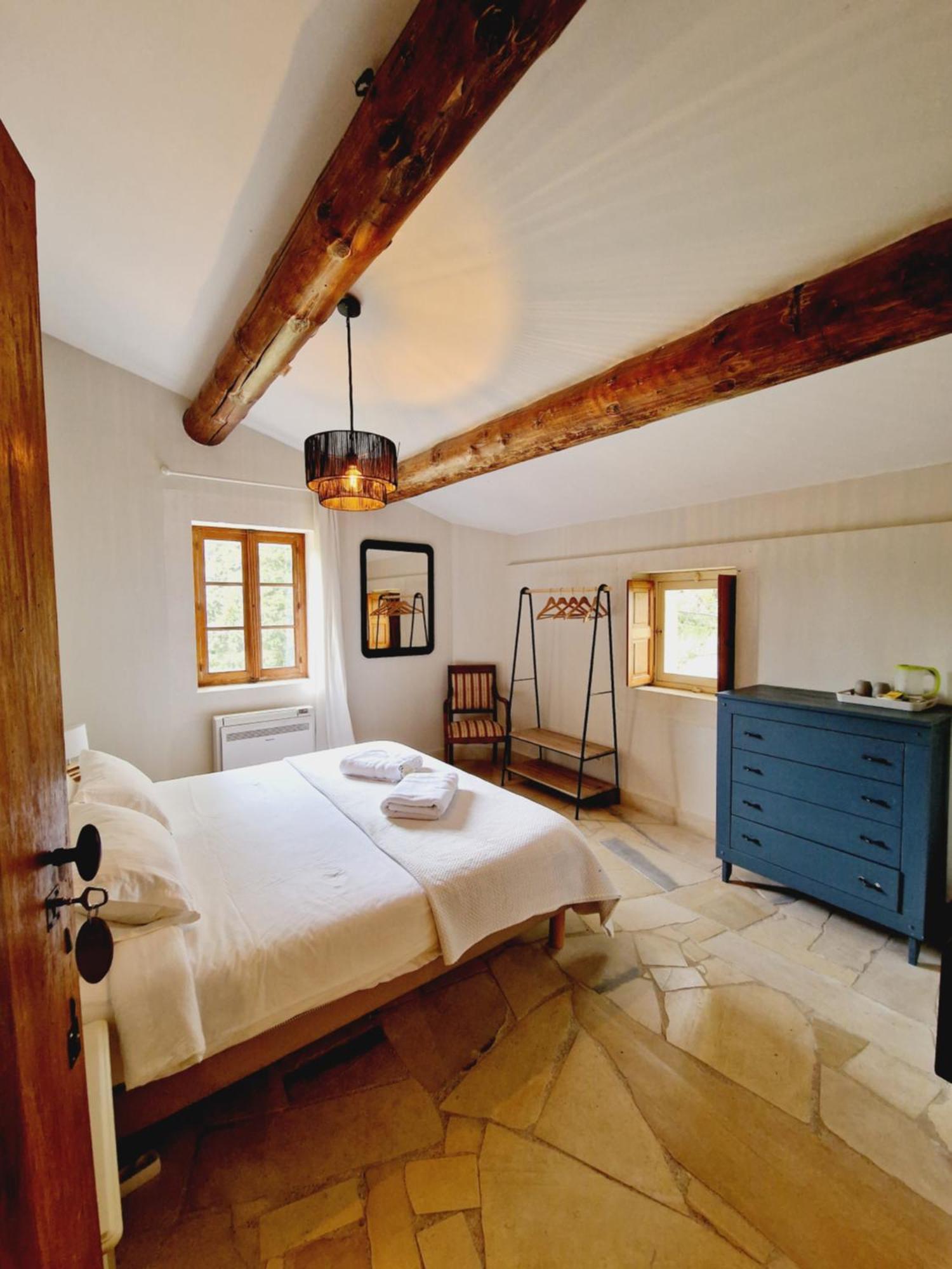 Mas Du Rollier Chambres D'Hotes เอย์กาลิแยร์ ภายนอก รูปภาพ